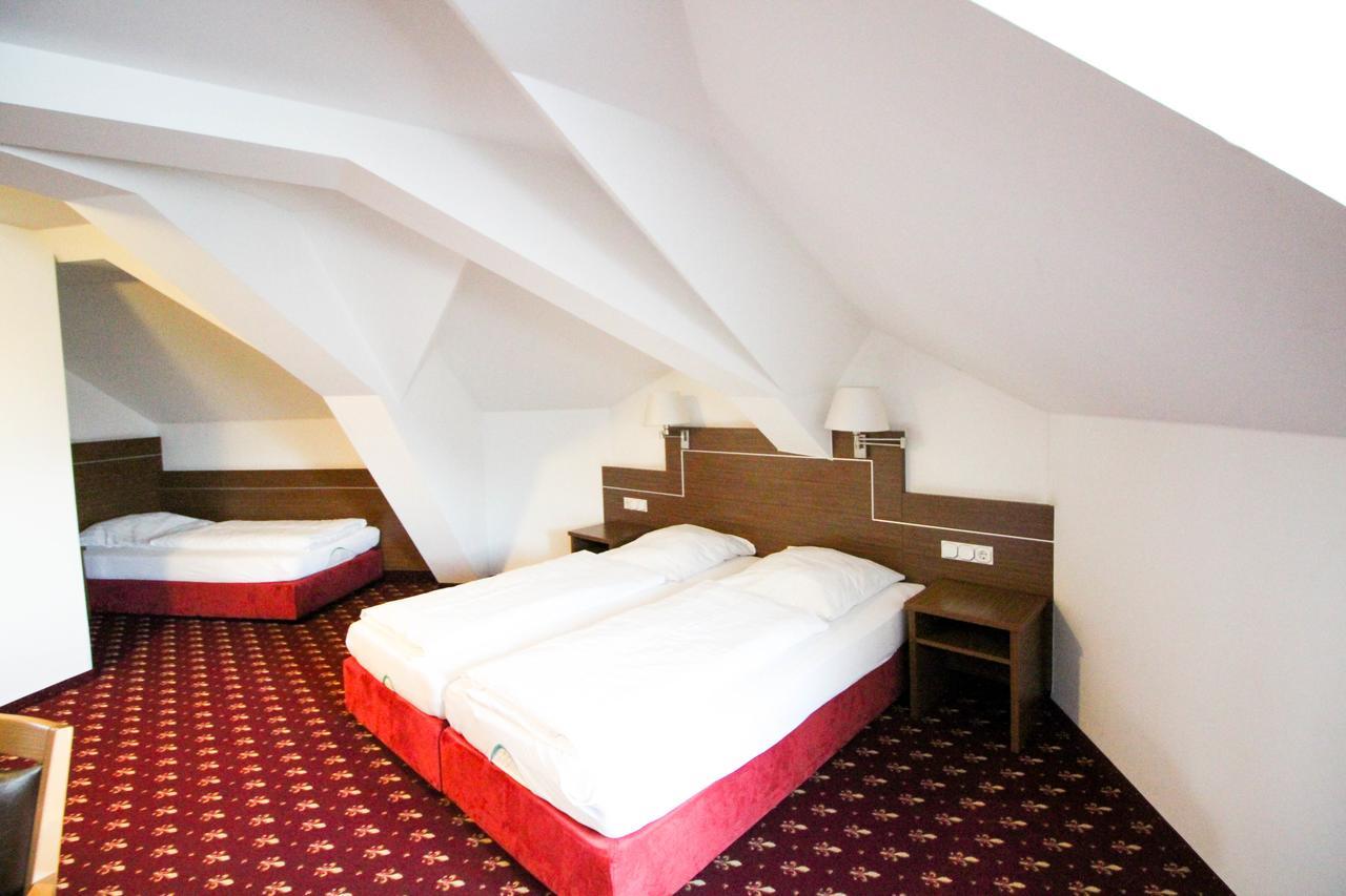 Hotel-Gasthof Obermeier Аллерсхаузен Экстерьер фото